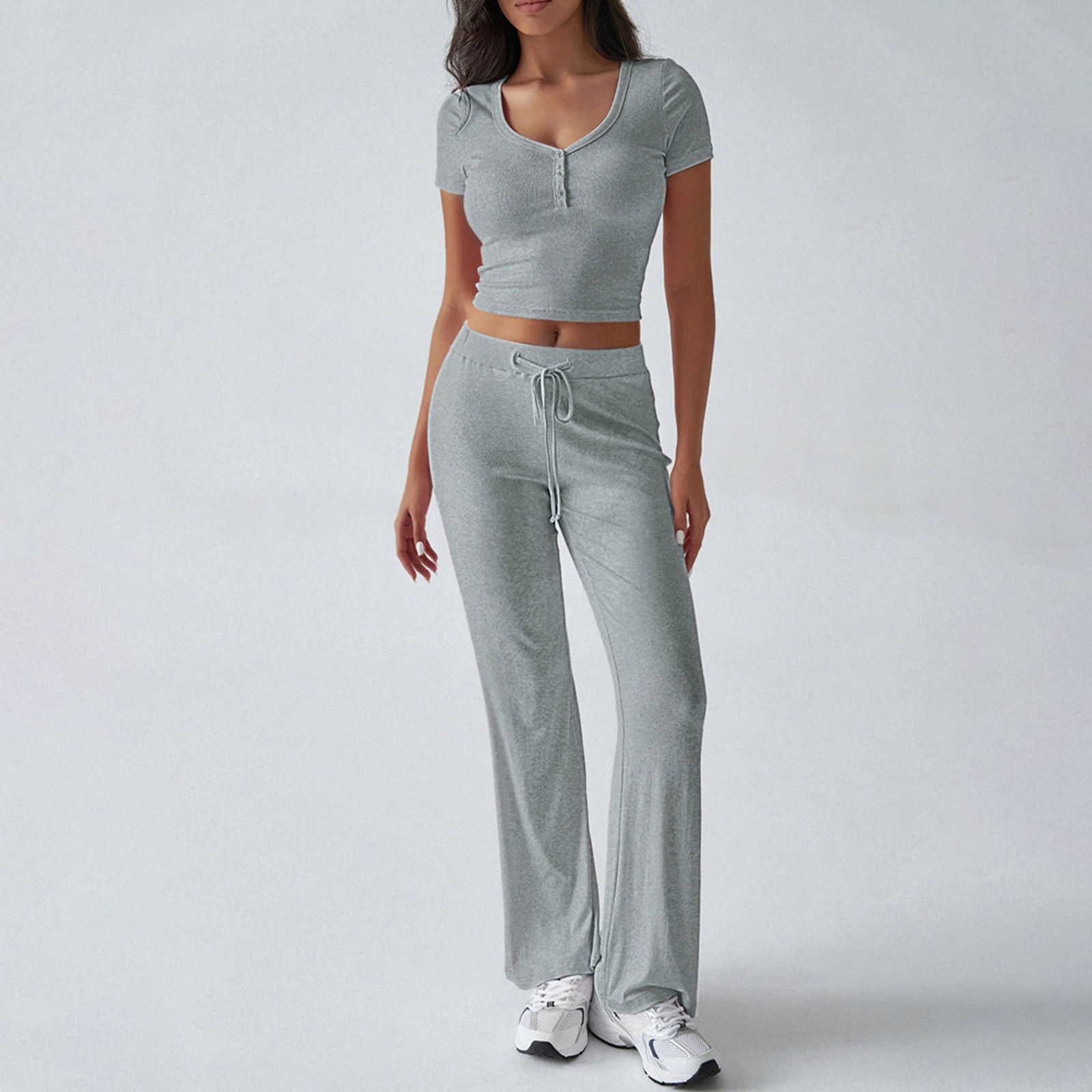 thumbnail image 2 of Conjunto de punto de 2 piezas para mujer: camiseta con cuello en V y pantalones largos. Estilo deportivo y desenfadado para las estaciones cálidas., 2 of 8